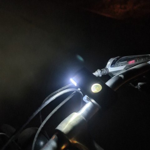 Lampka rowerowa LED USB + tylne światło 23679 Lampka rowerowa LED USB + tylne światło 23679