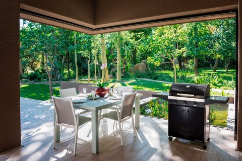 Grill gazowy stacjonarny CADAC STRATOS 4 CZARNY Grill gazowy stacjonarny CADAC STRATOS 4 CZARNY