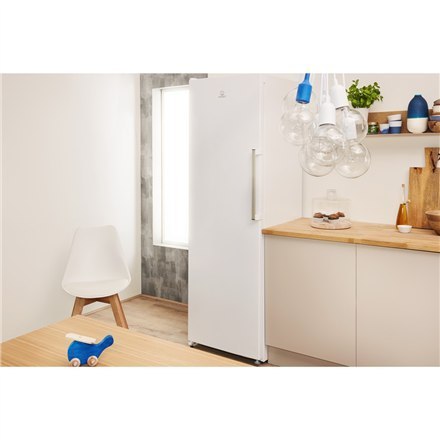 INDESIT | UI6 F1T W1 | Freezer | Energy efficiency class F | Upright | Free standing | Height 167 cm | Total net capacity 233 L INDESIT | UI6 F1T W1 | Freezer | Energy efficiency class F | Upright | Free standing | Height 167 cm | Total net capacity 233 L