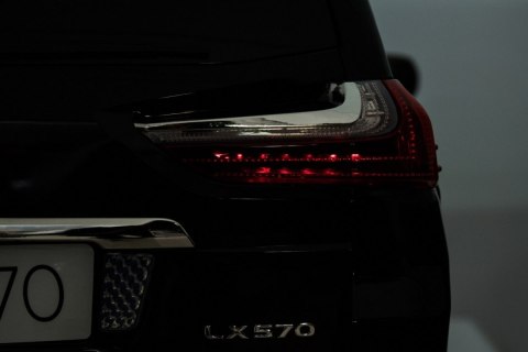 Lexus LX570 Lakierowane Autko dla 2 dzieci Czarny + Pilot + Koła EVA + Radio MP3 LED Lexus LX570 Lakierowane Autko dla 2 dzieci Czarny + Pilot + Koła EVA + Radio MP3 LED